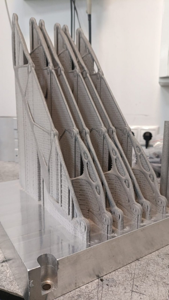 Рама на печатном столе СПИН с поддержками.jpg Рама на печатном столе СПИН с поддержками.jpg