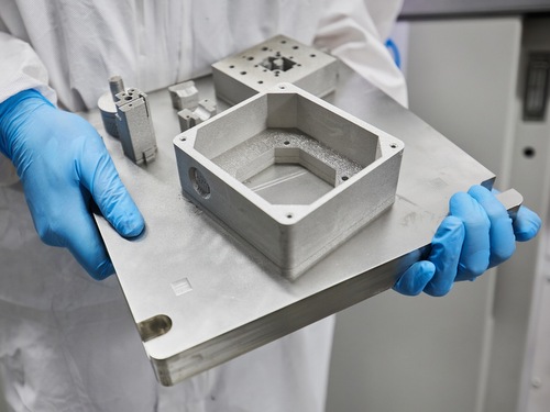 Фото деталей сразу после печати и удаления порошка на поддержках