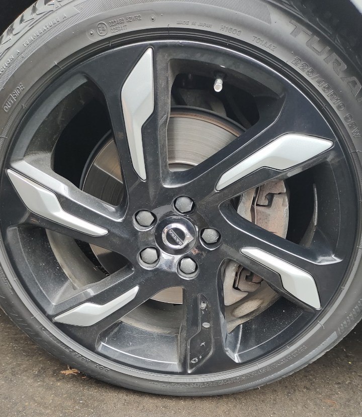 Колесо с отсутствующей накладкой на диск