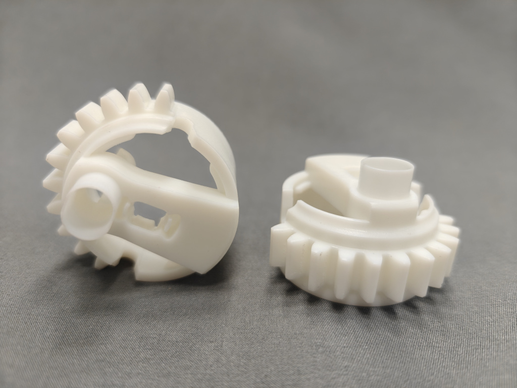 Готовые пластиковые детали, напечатанные на 3D-принтере SLA из фотополимера