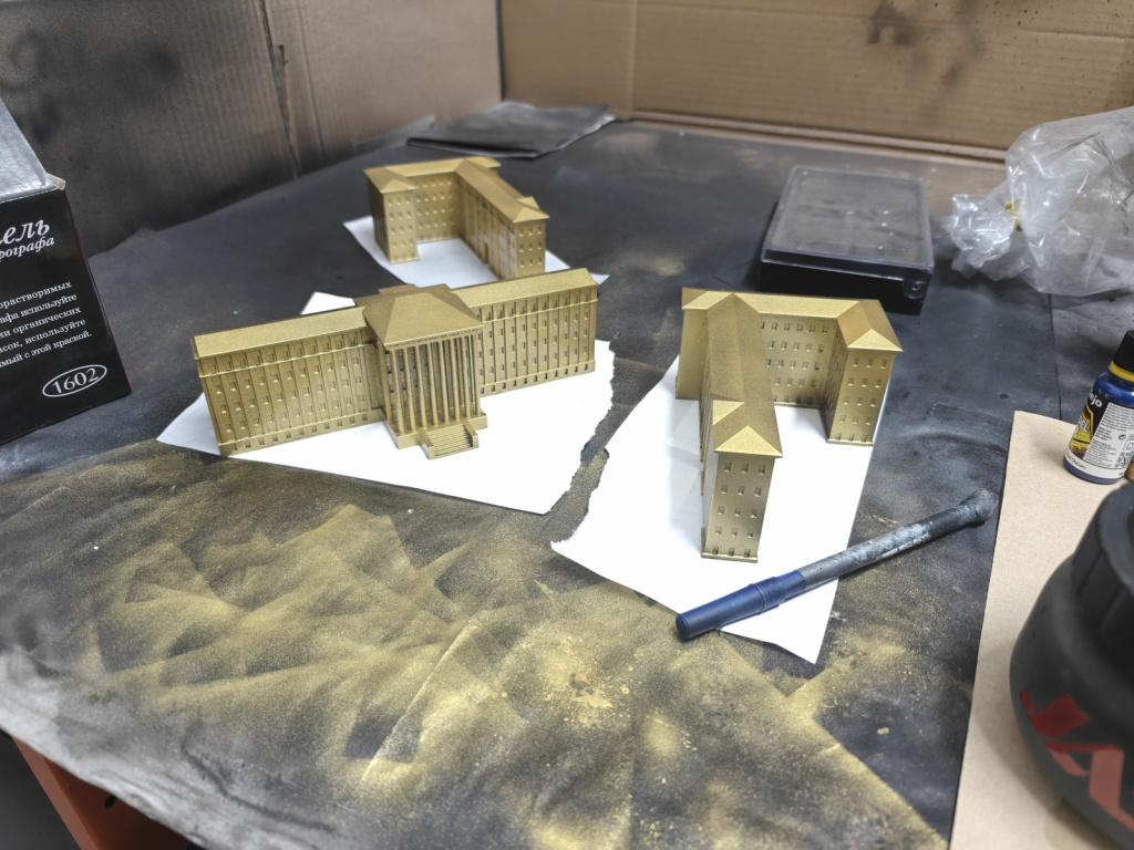 golden-painted-3d-model-university.jpg
