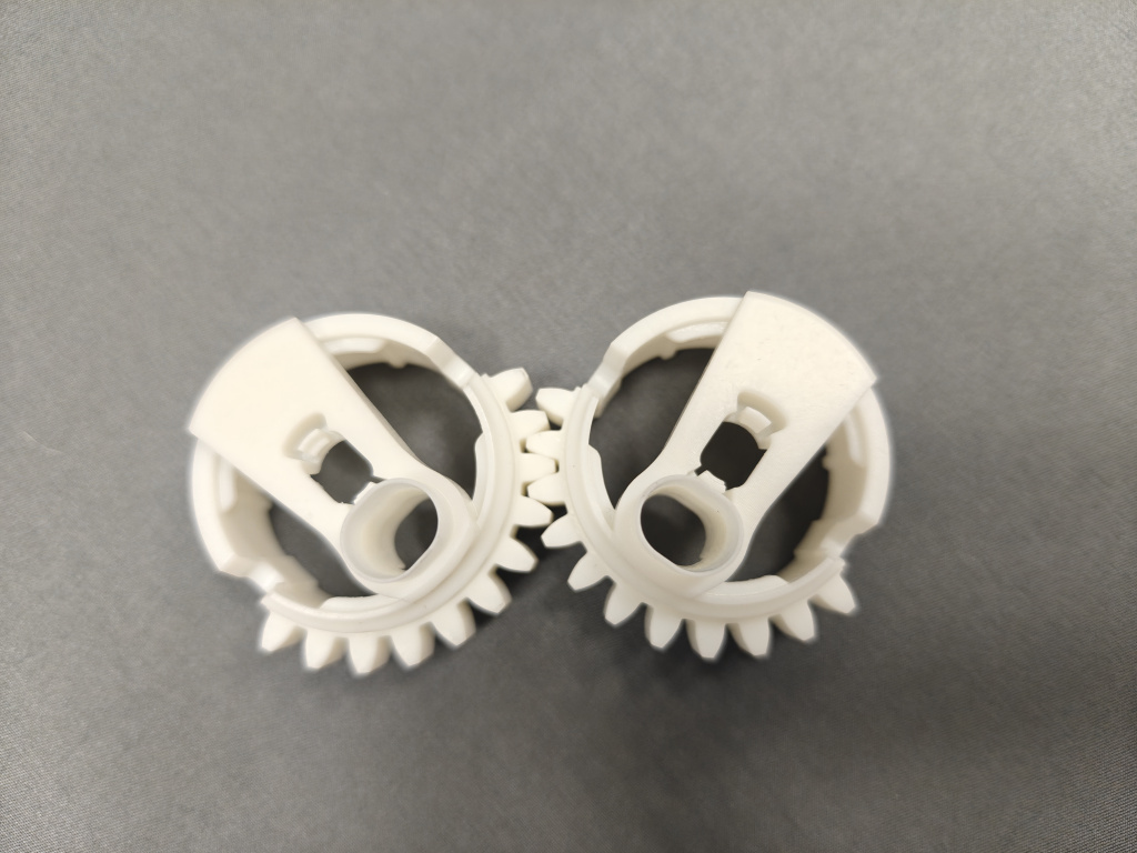 Готовые пластиковые детали, напечатанные на 3D-принтере SLA из фотополимера