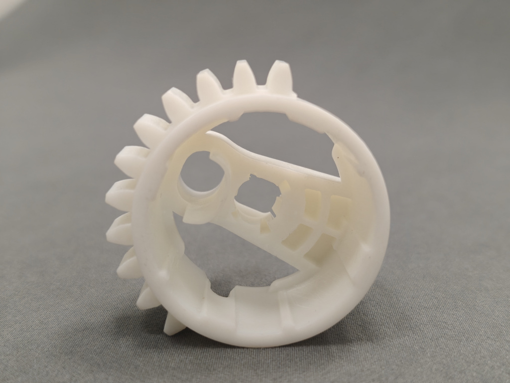 Готовые пластиковые детали, напечатанные на 3D-принтере SLA из фотополимера